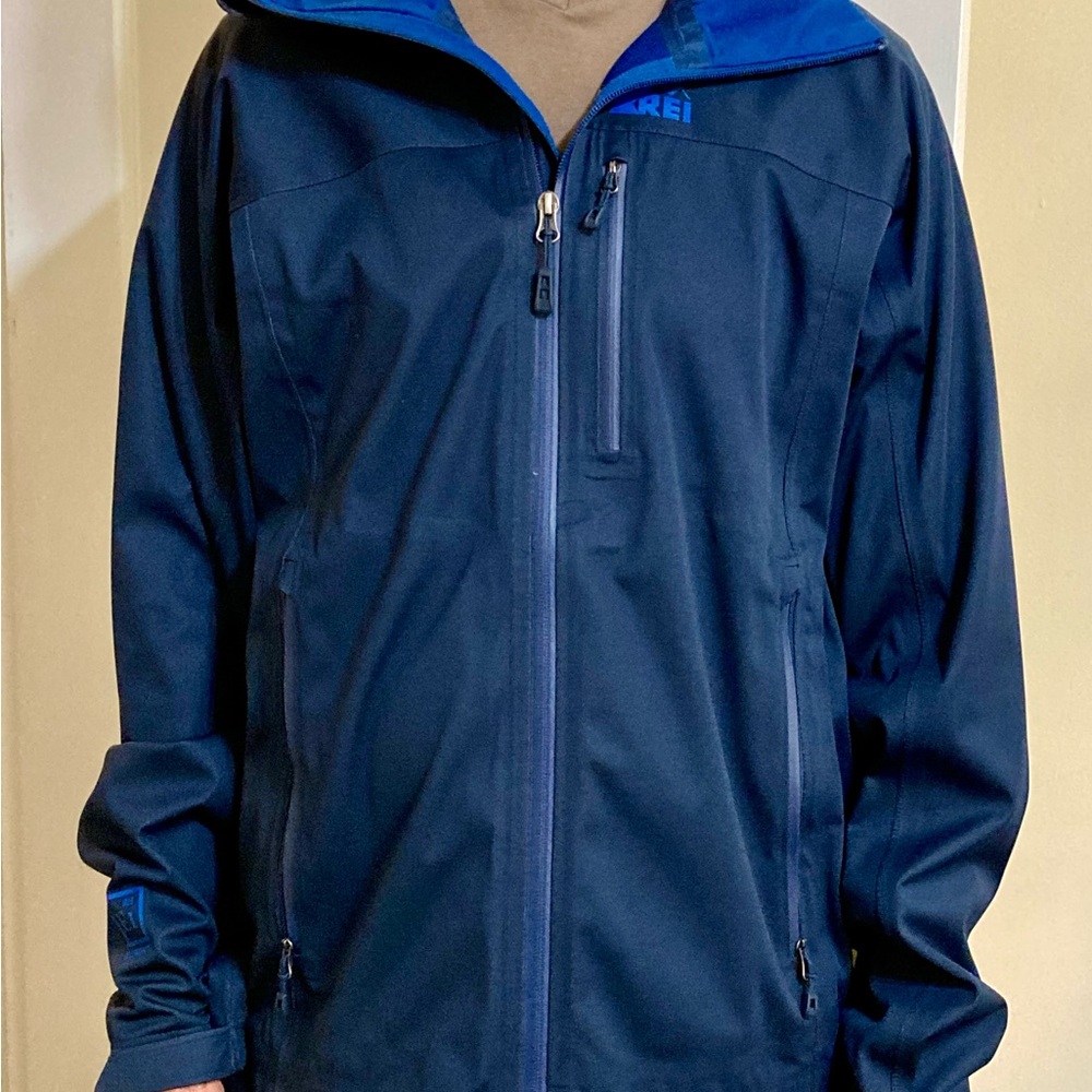 REI men’s raincoat